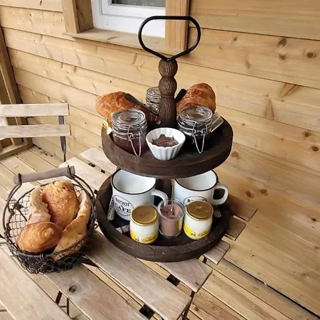 Au Clos De La Longere Bed & Breakfast 3*