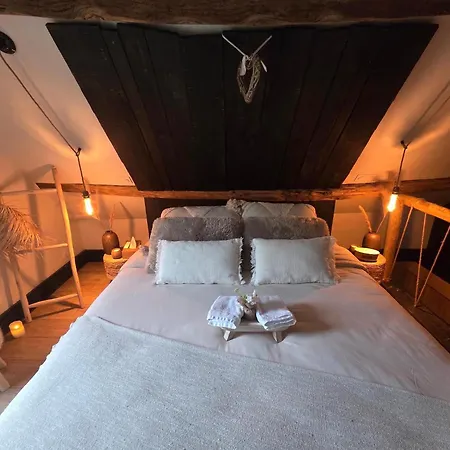Au Clos De La Longere Bed & Breakfast 3*